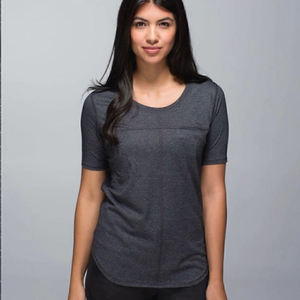 Lululemon Run Away Tee Heathered Black Womens Size 6 Technical Lightweight
